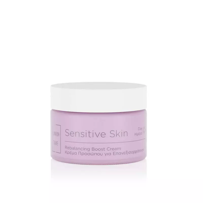 Lavish Care Sensitive Skin Ενυδατική Κρέμα Προσώπου Ημέρας για Ευαίσθητες Επιδερμίδες 50ml