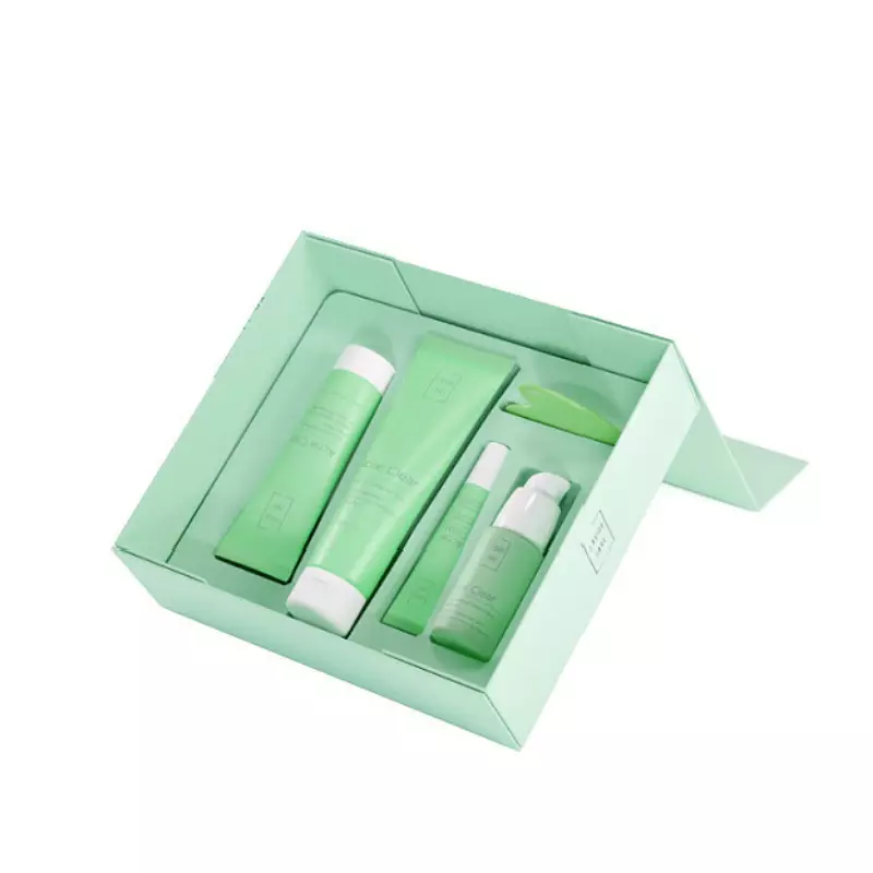 Lavish Care Acne Clear Σετ Περιποίησης με Κρέμα Προσώπου για Λιπαρές Επιδερμίδες με 4 τεμάχια
